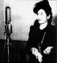 Eva broadcasting 'Los jazmines del ochenta', May 1939 